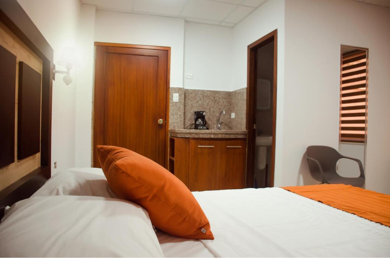 Torre Alba Aparthotel Санто Доминго де лос Колорадос Екстериор снимка
